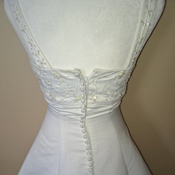 Oleg Cassini / David's Bridal White Gown - Picture 6 of 7